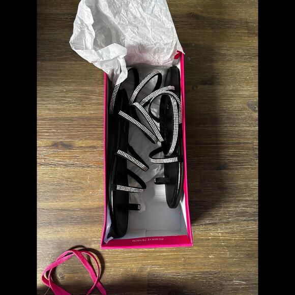 Gorgeous, beautiful, sparkly shoe dazzle geniee, flat sandals, gladiator 6.5 - Picture 3 of 4